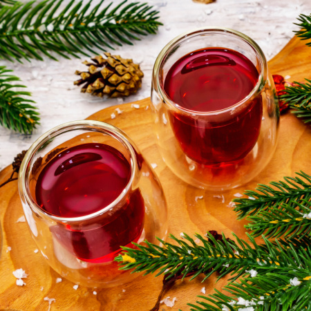 10 Festive & Fun Light Christmas Cocktails
